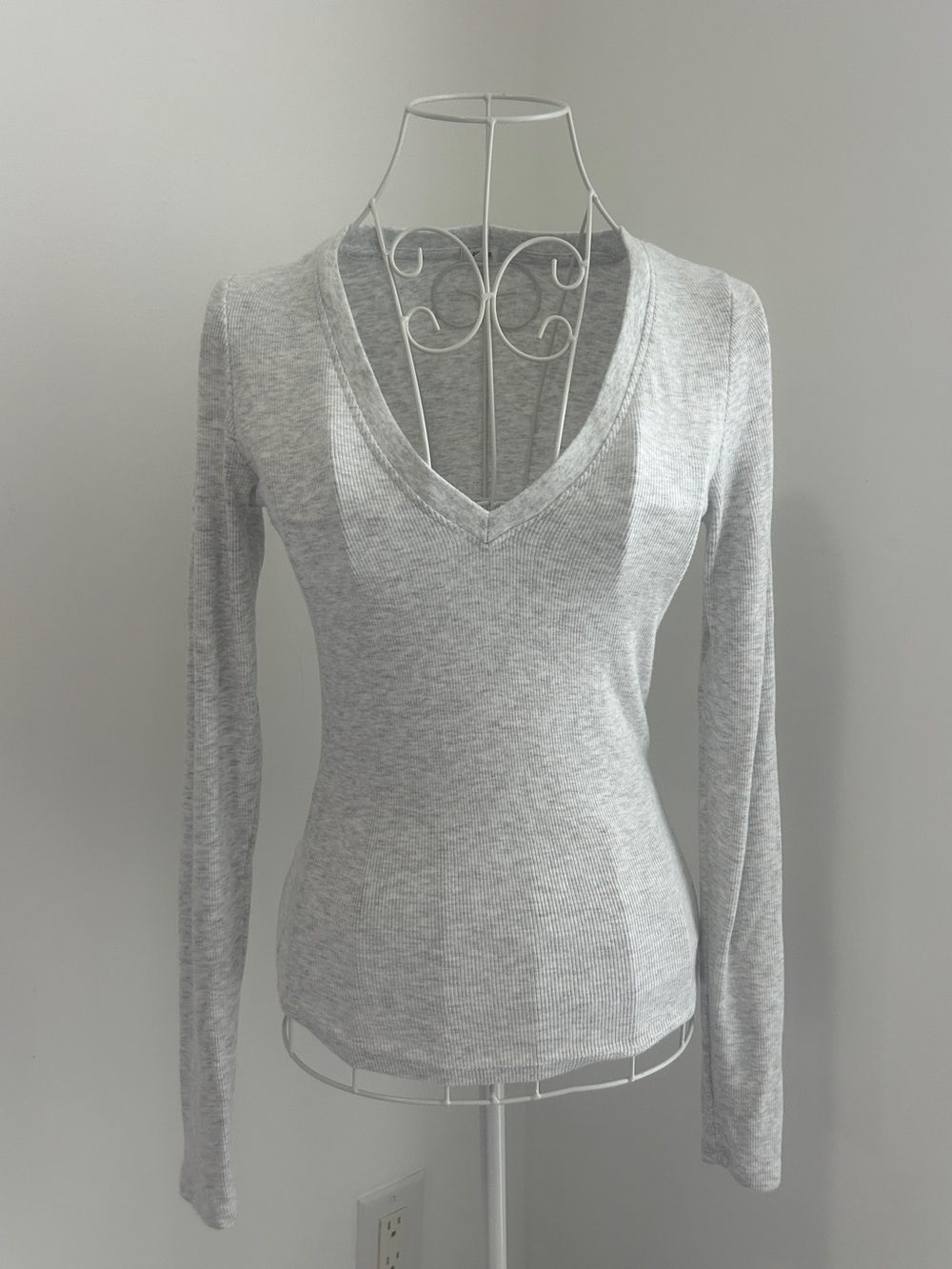 GARAGE Heather Grey Ribbed V-Neck Long Sleeve Top Fitted/ Size Small